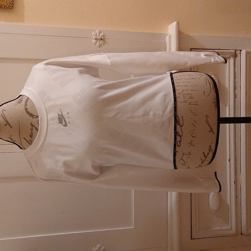 Nike Air Dri-Fit white embossed top Sz XS